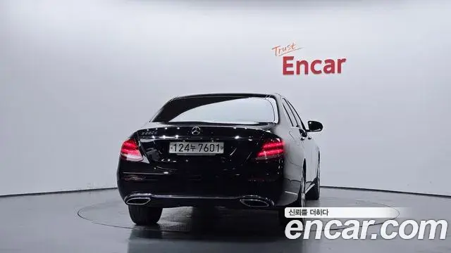Mercedes-Benz E-Class 2019 — Фото 4/20