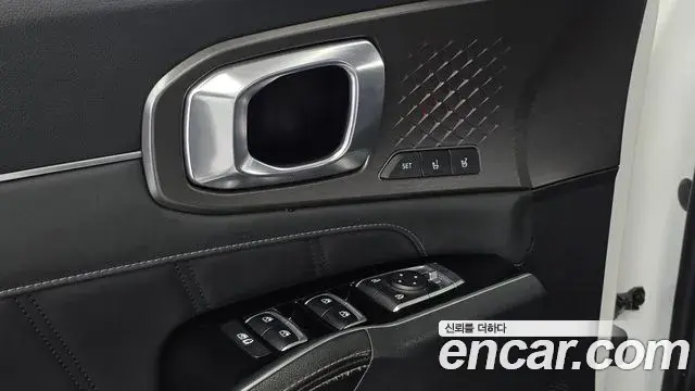 Kia Sorento 2023 — Фото 18/20