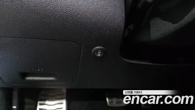Hyundai Veloster 2021 — Фото 18/20