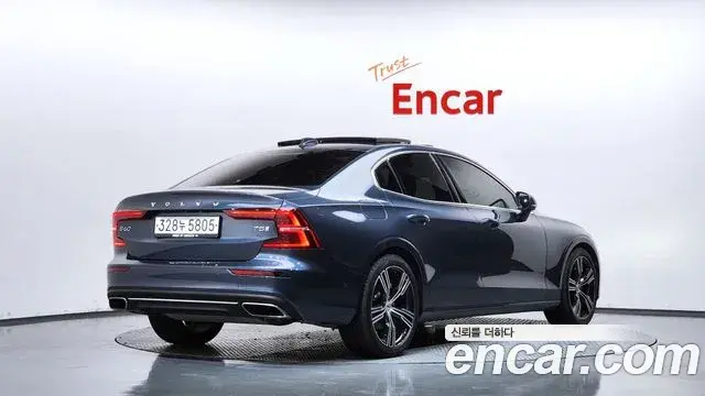 Volvo S60 2019 — Фото 2/20