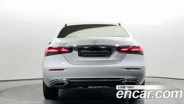 Mercedes-Benz E-Class 2022 — Фото 4/20