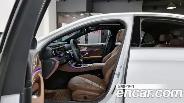 Mercedes-Benz E-Class 2022 — Фото 8/20