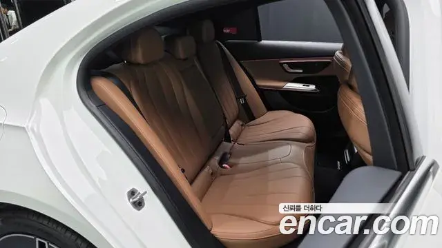 Mercedes-Benz E-Class 2026 — Photo 12/20