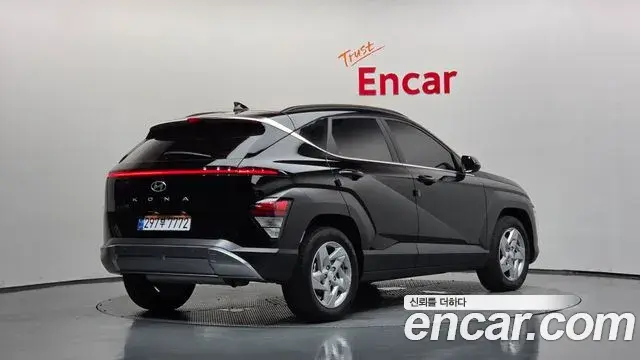 Hyundai Kona 2023 — Фото 2/20