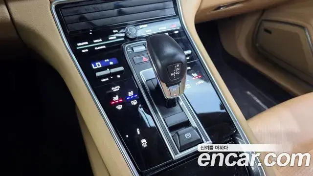 Porsche Panamera 2021 — Фото 9/20