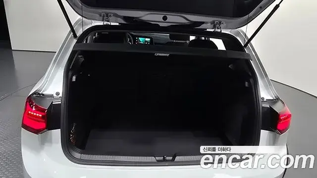 Volkswagen Golf 2024 — ფოტო 25/31
