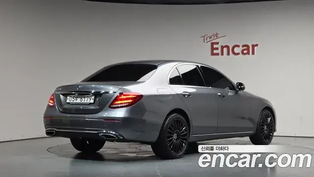 Mercedes-Benz E-Class 2019 — Фото 2/20