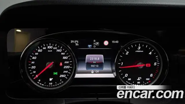 Mercedes-Benz E-Class 2019 — Фото 8/20