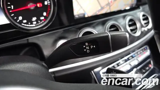 Mercedes-Benz E-Class 2019 — Фото 9/20