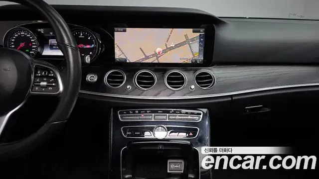 Mercedes-Benz E-Class 2019 — Фото 14/20