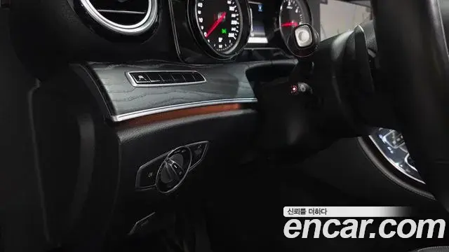 Mercedes-Benz E-Class 2019 — Фото 18/20