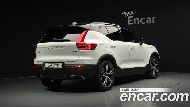 Volvo XC40 2018 — Фото 2/20