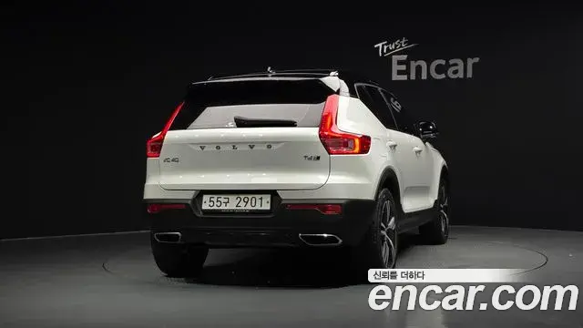 Volvo XC40 2018 — Фото 4/20