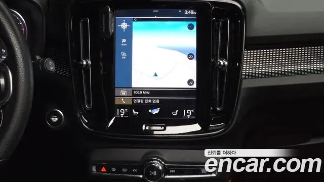 Volvo XC40 2018 — Фото 15/20