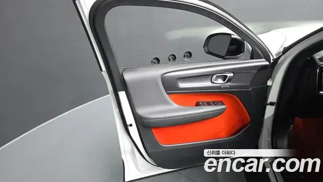 Volvo XC40 2018 — Şəkil 7/41