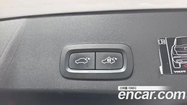 Volvo XC40 2018 — Şəkil 29/41