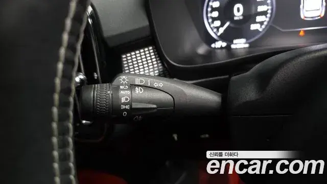 Volvo XC40 2018 — Şəkil 41/41
