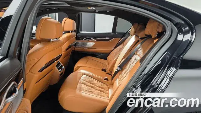 BMW 7 Series 2022 — Фото 12/20