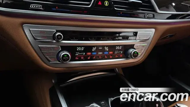 BMW 7 Series 2022 — Фото 19/20