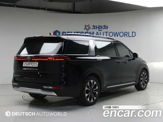 Kia Carnival 2021 — Фото 1/20