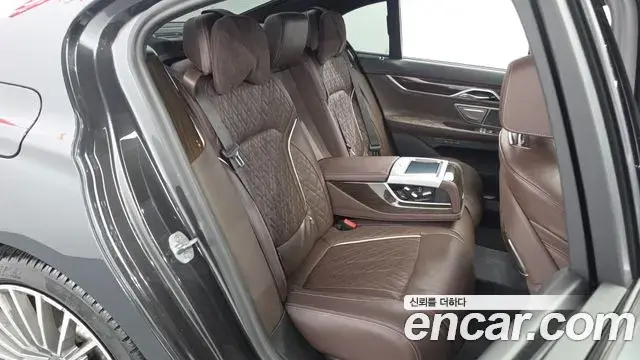 BMW 7 Series 2020 — Фото 12/20
