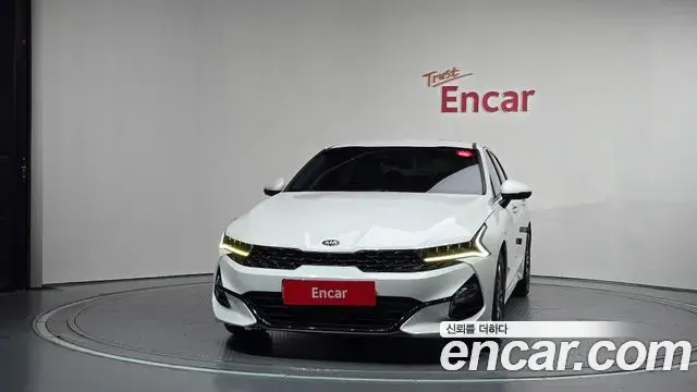 Kia K5 2019 — ფოტო 18/31
