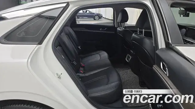 Kia K5 2019 — ფოტო 24/31