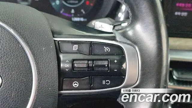 Kia K5 2019 — ფოტო 27/31