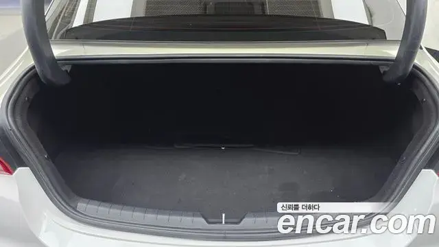 Kia K5 2019 — ფოტო 20/31