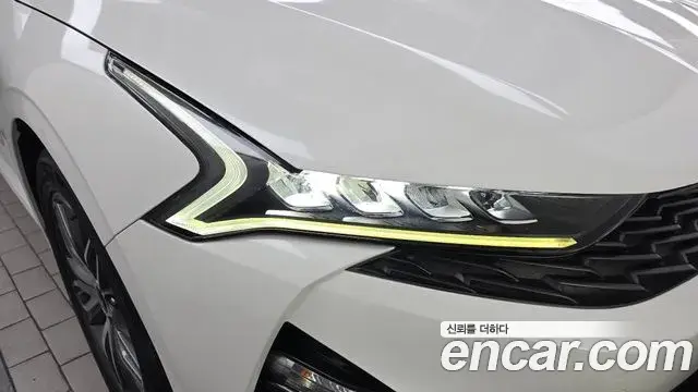 Kia K5 2019 — ფოტო 8/31