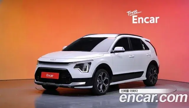Kia Niro 2022 — Фото 1/20