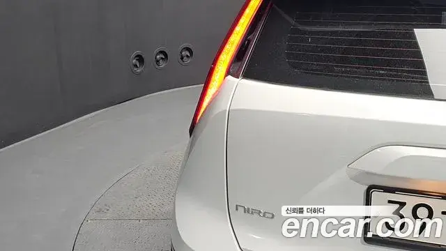 Kia Niro 2022 — Şəkil 18/34
