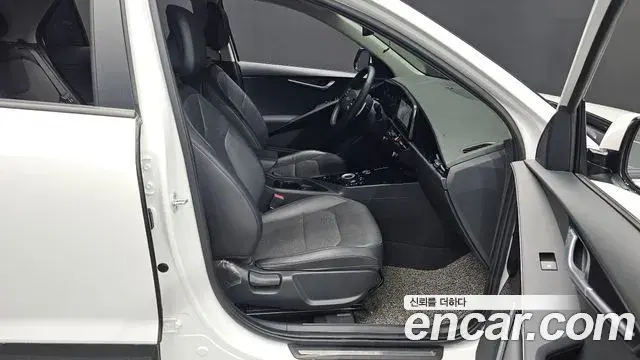 Kia Niro 2022 — Şəkil 17/34