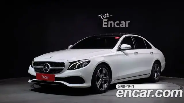 Mercedes-Benz E-Class 2018 — Фото 1/20