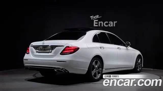 Mercedes-Benz E-Class 2018 — Фото 2/20