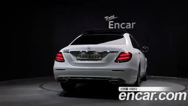 Mercedes-Benz E-Class 2018 — Фото 4/20