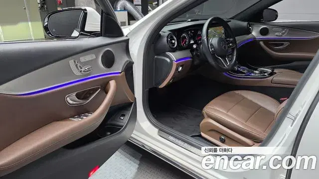 Mercedes-Benz E-Class 2018 — Фото 10/20