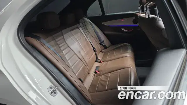 Mercedes-Benz E-Class 2018 — Фото 11/20