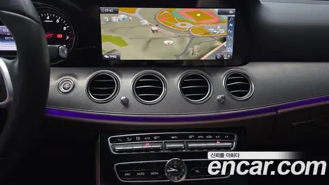 Mercedes-Benz E-Class 2018 — Фото 14/20