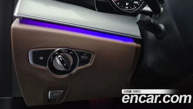 Mercedes-Benz E-Class 2018 — Фото 19/20