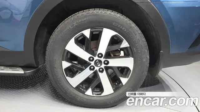 Kia Sorento 2021 — Фото 5/20