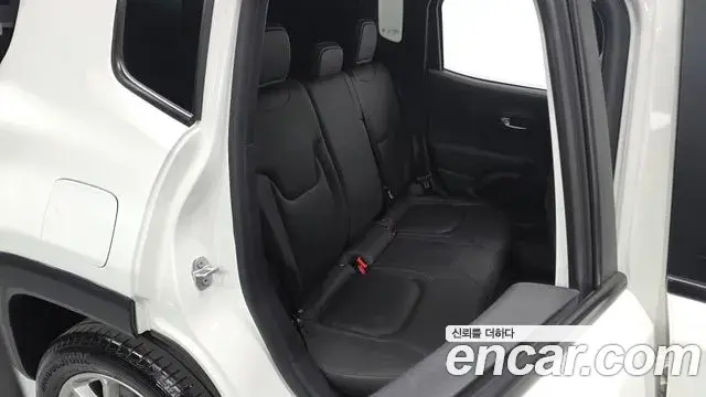 Jeep Renegade 2021 — Фото 12/20