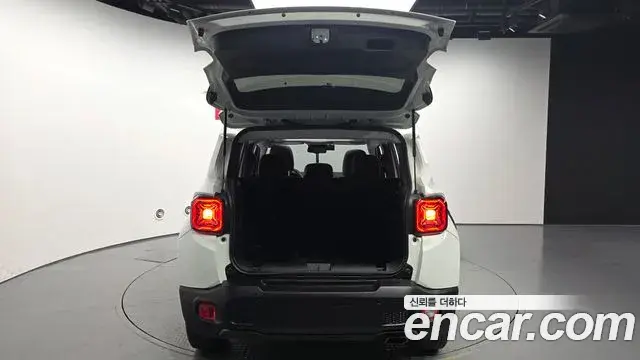 Jeep Renegade 2021 — Фото 20/20