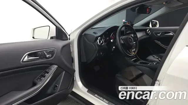Mercedes-Benz GLA-Class 2019 — ფოტო 27/30