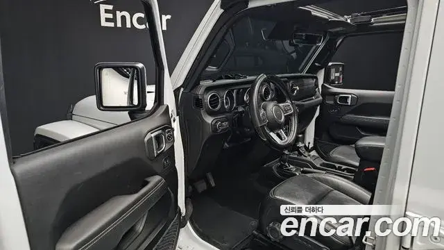 Jeep Wrangler 2023 — Фото 10/20