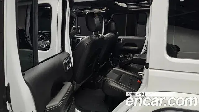 Jeep Wrangler 2023 — Фото 12/20