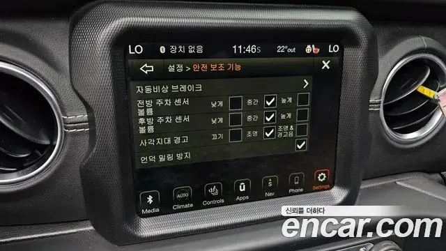 Jeep Wrangler 2023 — Фото 16/20