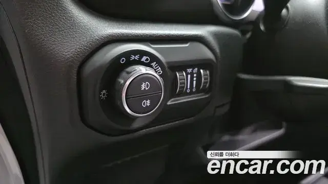 Jeep Wrangler 2021 — Фото 14/20