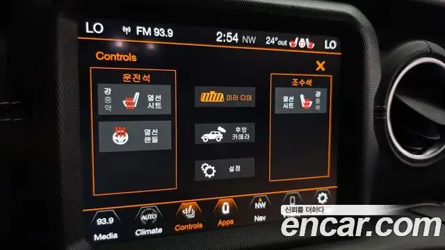 Jeep Wrangler 2021 — Фото 18/20