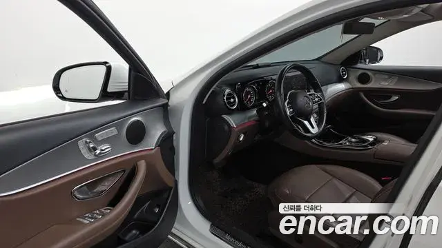 Mercedes-Benz E-Class 2018 — Фото 10/20
